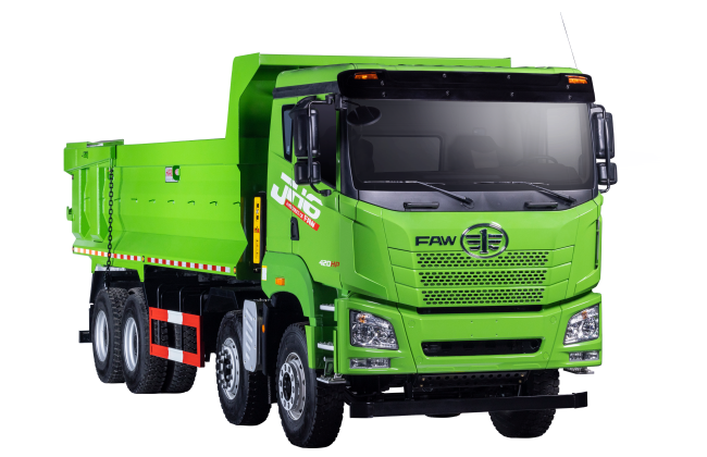 Un camión volquete verde está sobre un fondo blanco.