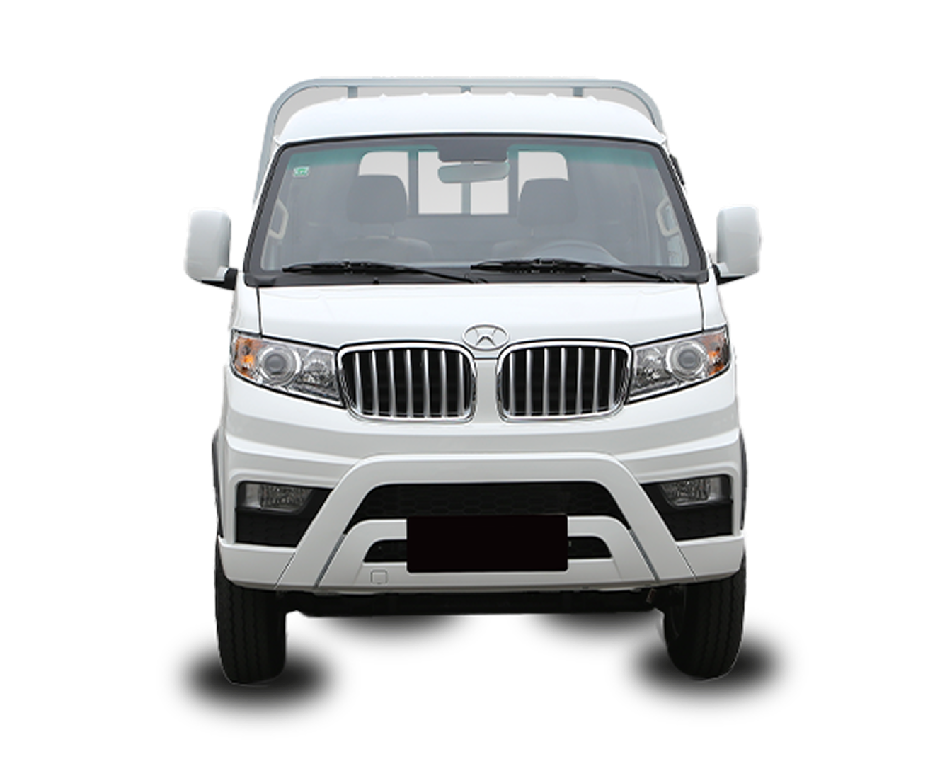 Vista frontal de un camión comercial FAW blanco con cabina sobre el motor, con un logotipo prominente centrado y grandes espejos laterales.