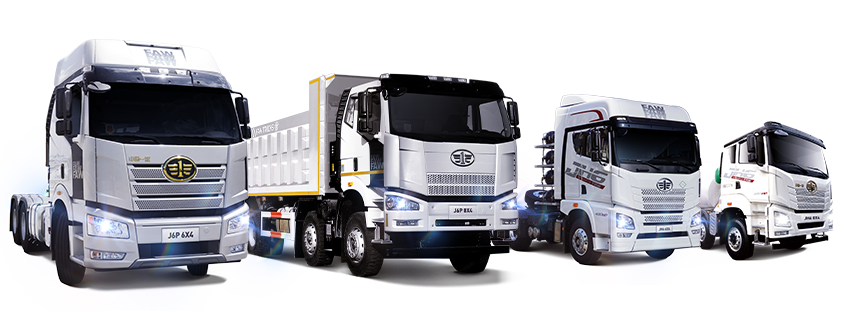 Un grupo de camiones están estacionados uno al lado del otro sobre un fondo blanco.