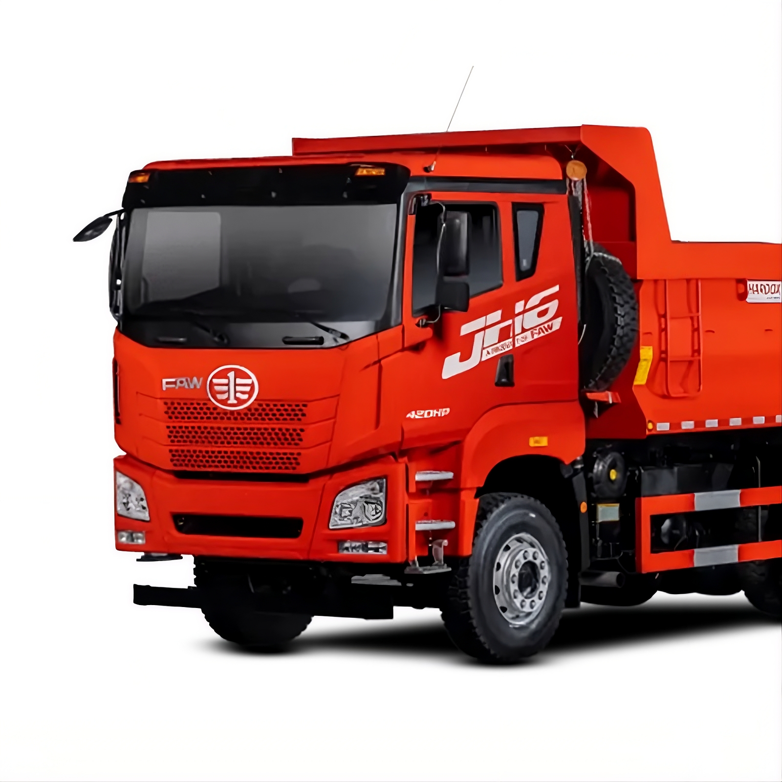 Un camión volquete FAW J6 de color naranja brillante visto de frente sobre un fondo blanco.