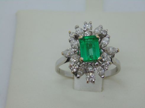 Anello oro bianco Diamanti e Smeraldo naturale