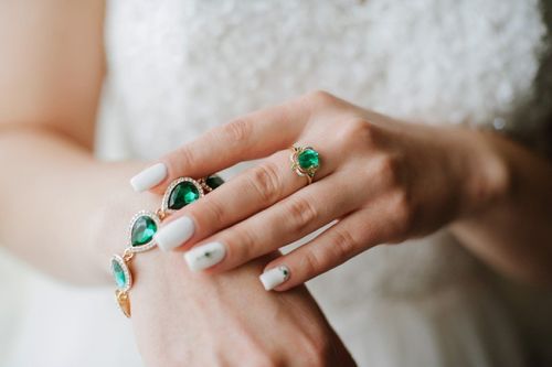 braccialetto con pietre verdi