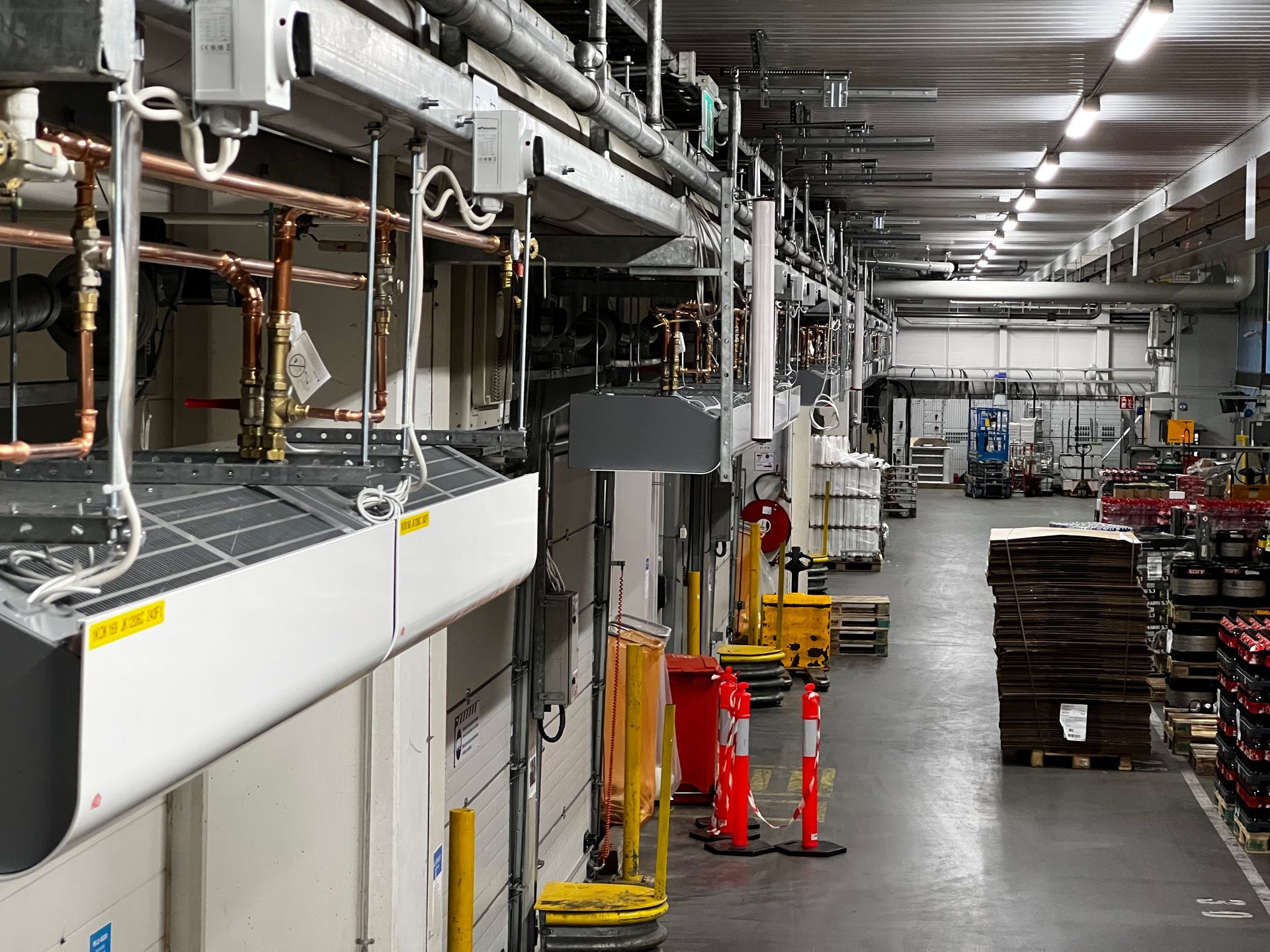 Yrityskiinteistön tekninen tila ja putkistot - esimerkki LVI-urakoinnin ympäristöstä