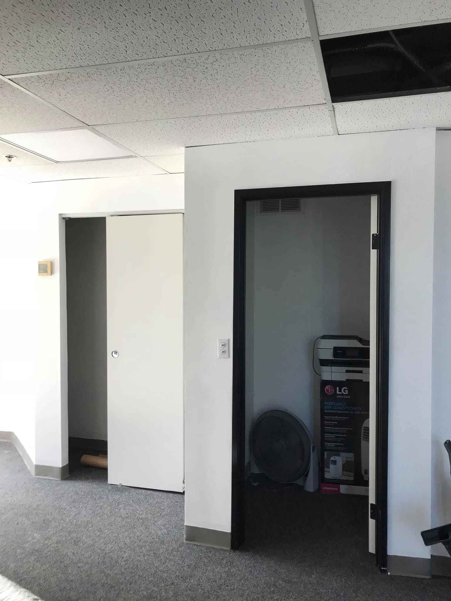 A room with a fan and a printer in it