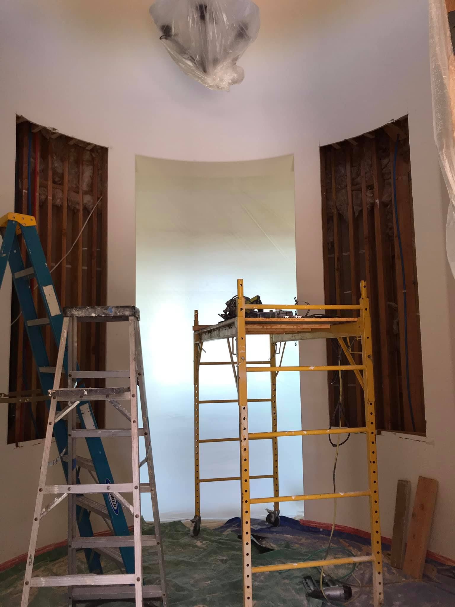 A room with a ladder and a scaffolding in it