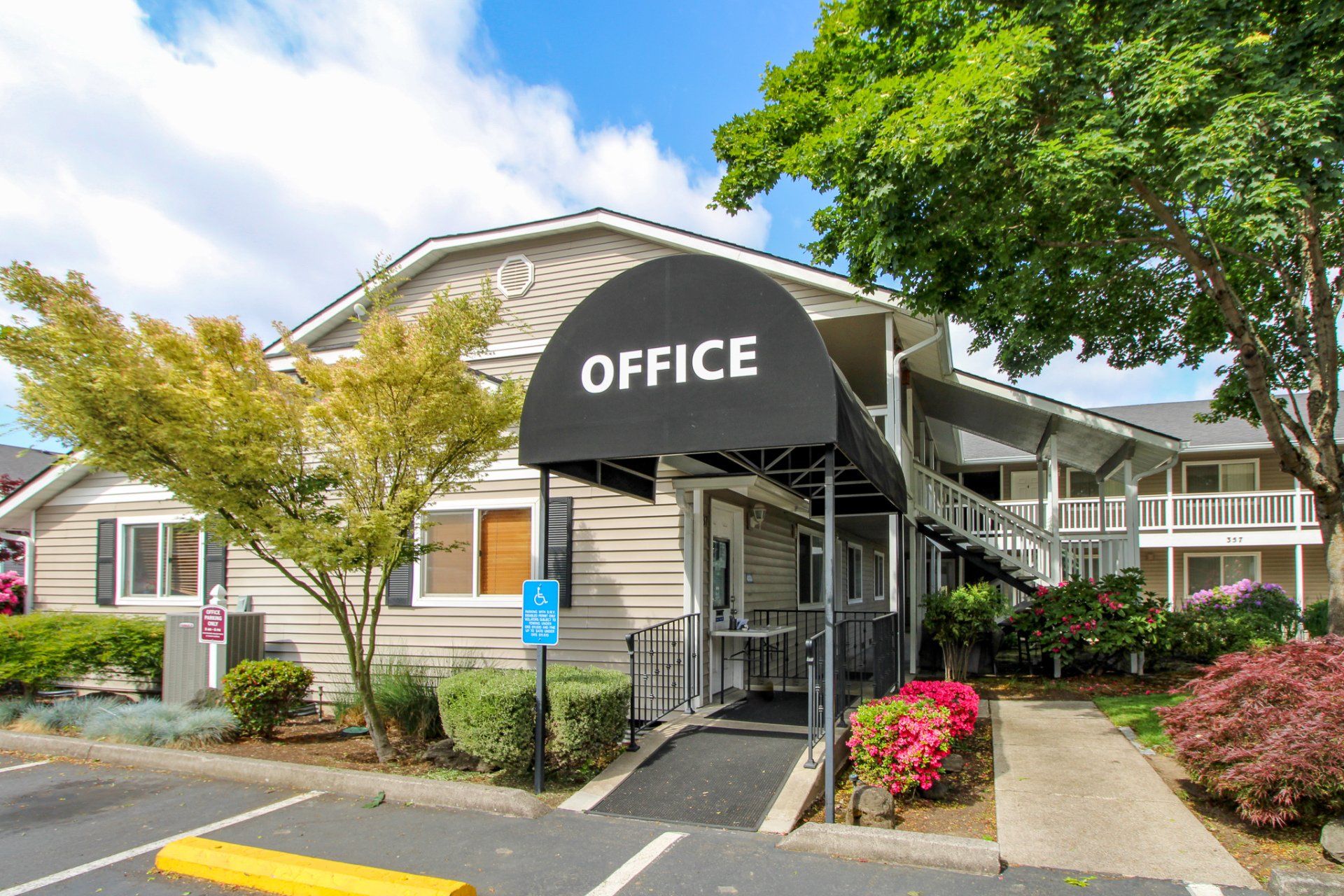 Crown Property Management, Inc. Glen Creek Apartments