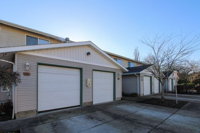 crown property management inc amber manor townhomes