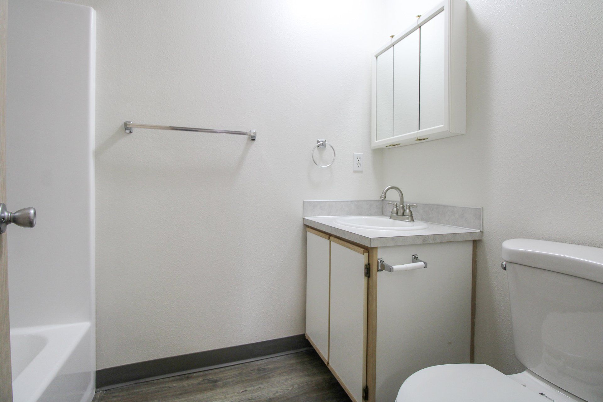 A bathroom with a sink , toilet , and bathtub.