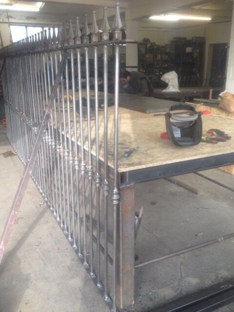 Constructing a metal gate with spires