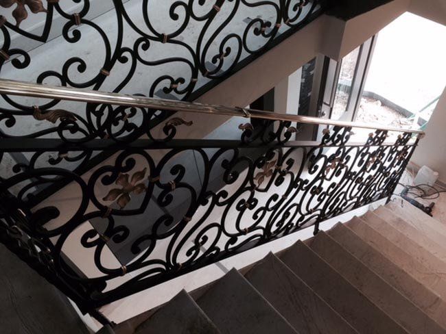 Gold handrails with black detailed body