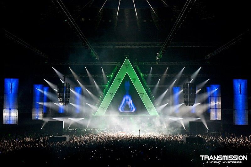 Fans cheer under bright white lights at Transmission festival