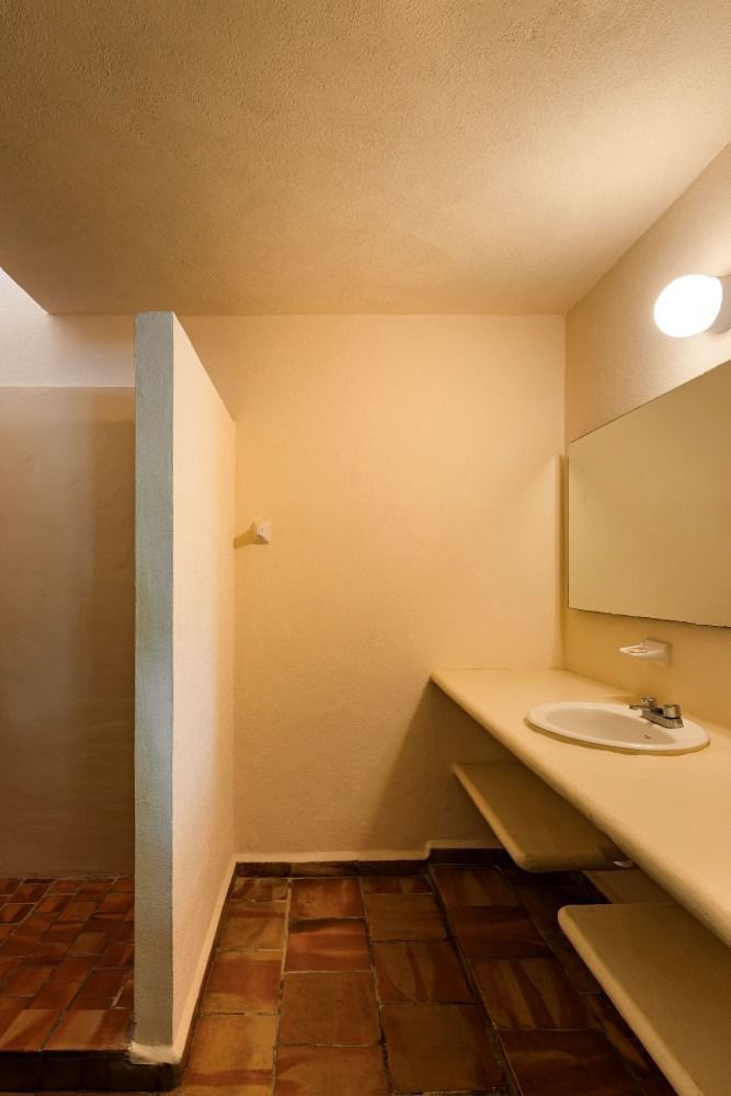 A bathroom with a sink and a mirror.