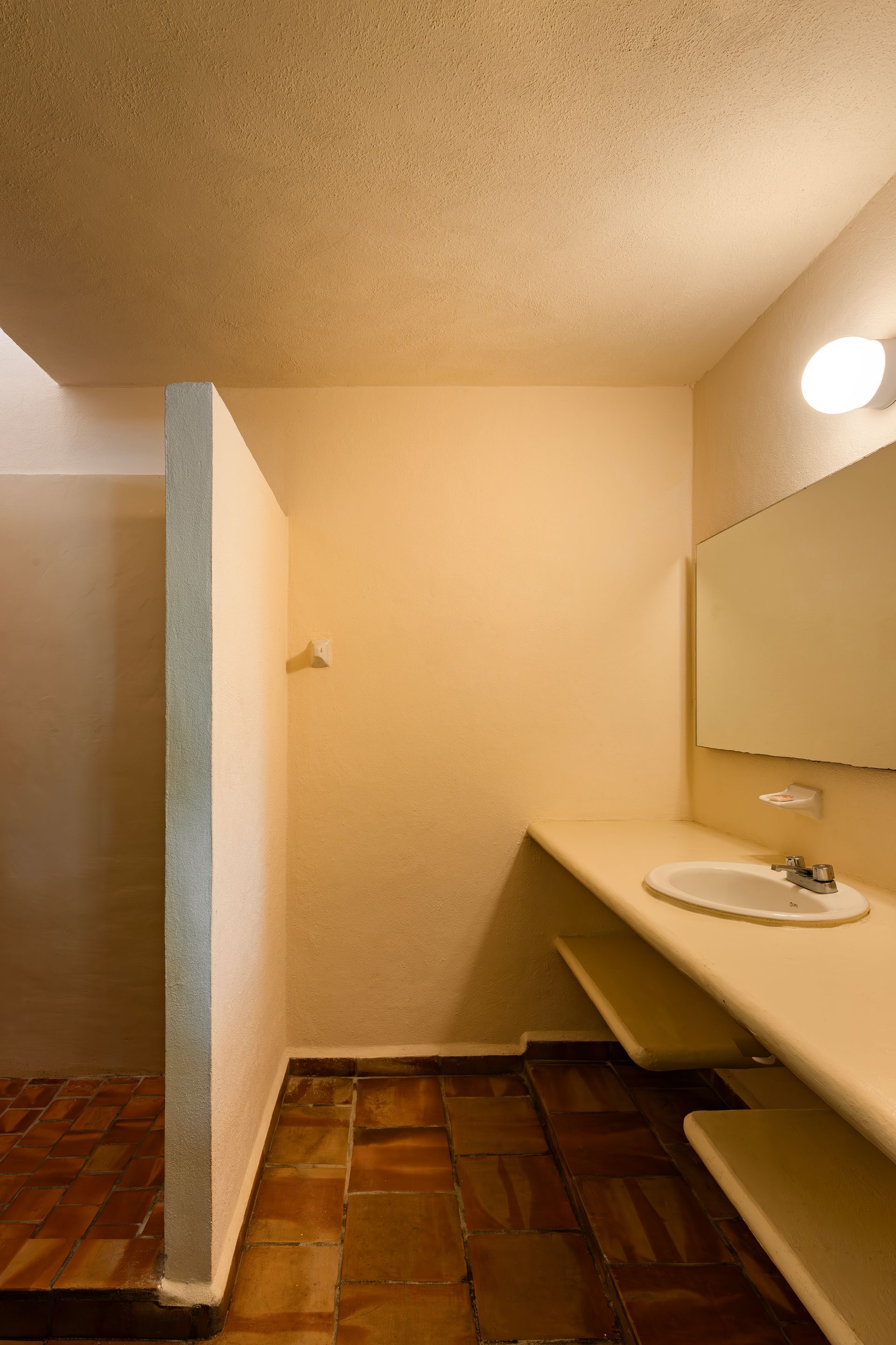 A bathroom with a sink and a mirror.