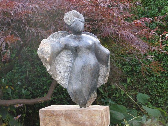 Beeld engel serpentijn Laura Ruhe