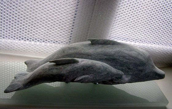 Beeld dolfijn speksteen Laura Ruhe