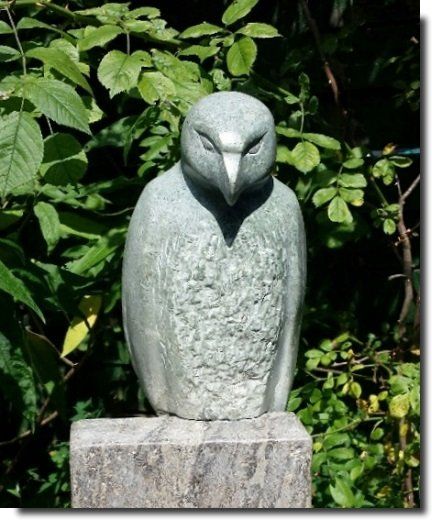 Beeld valk serpentijn annekoos kleijn