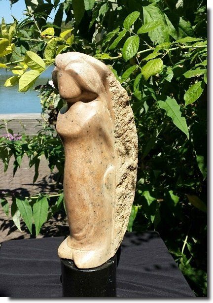 Beeld maanvrouw speksteen annekoos