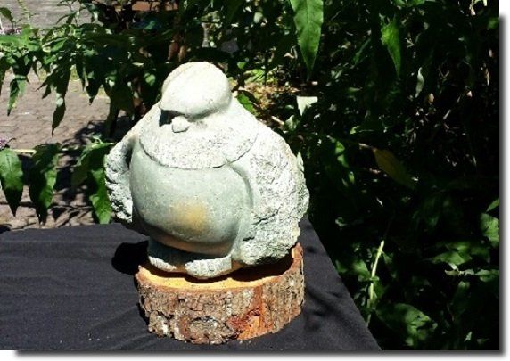 Beeld dikke kip opaal serpentijn annekoos kleijn