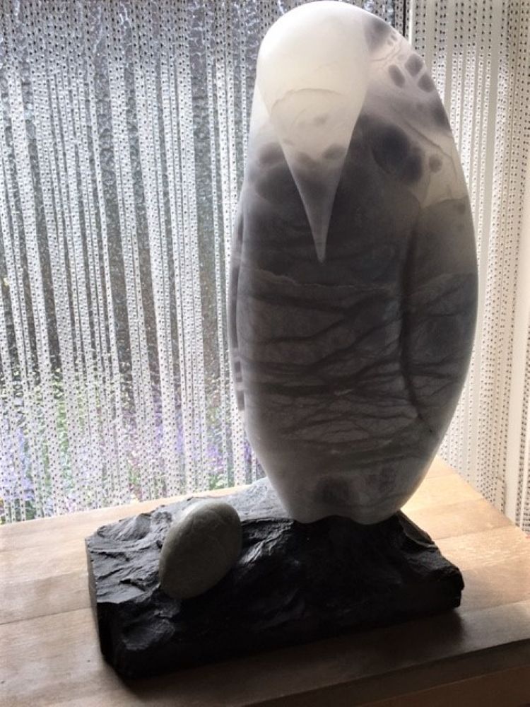 Laura Ruhe Beeld pinguïn blauw albast