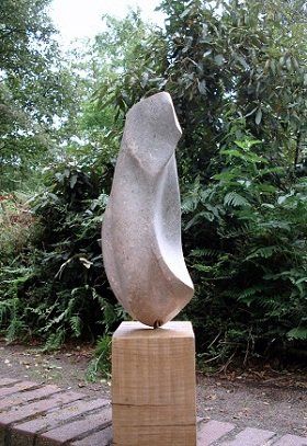 Beeld poes abstract serpentijn Annekoos Kleijn