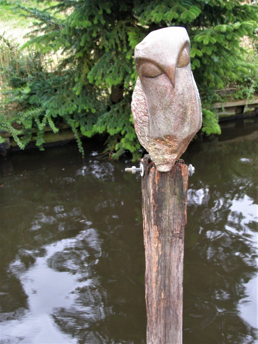 Laura Ruhe Uiltje op strandpaal serpentijn