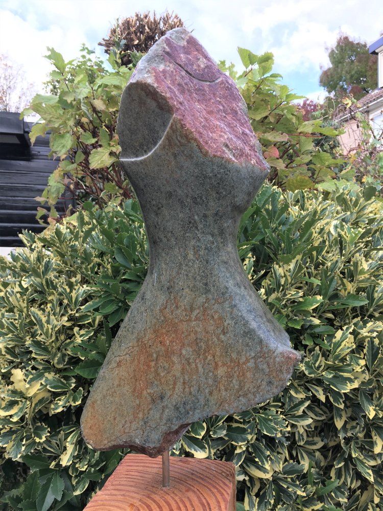 beeld vrouwelijk serpentijn