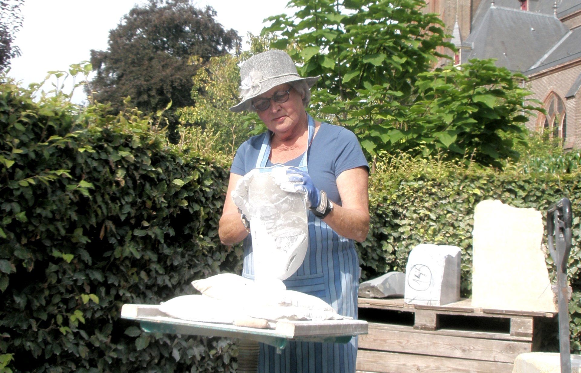 Laura Ruhé aan het werk