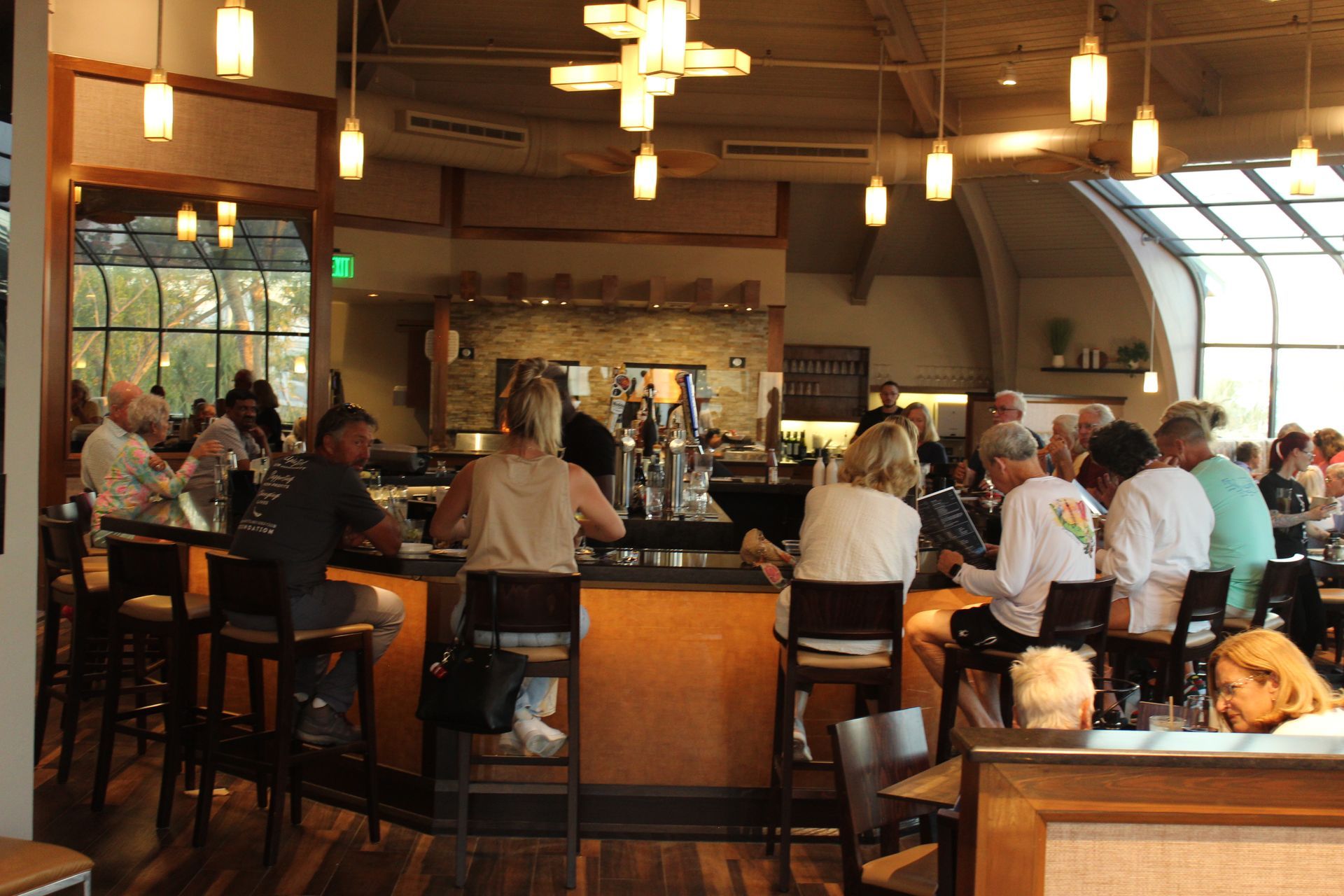 A group of people are sitting at tables in a restaurant.