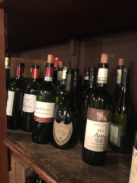 bottiglie di vino della cantina