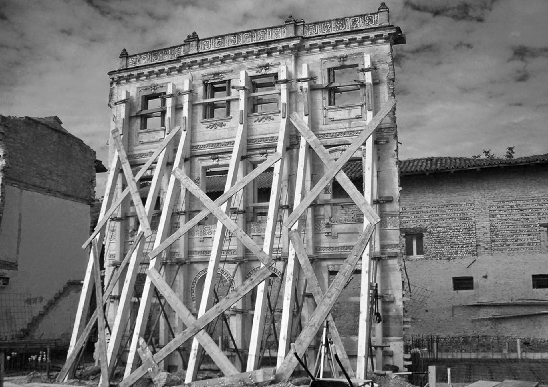 Restauro della facciata di un edificio vicolato