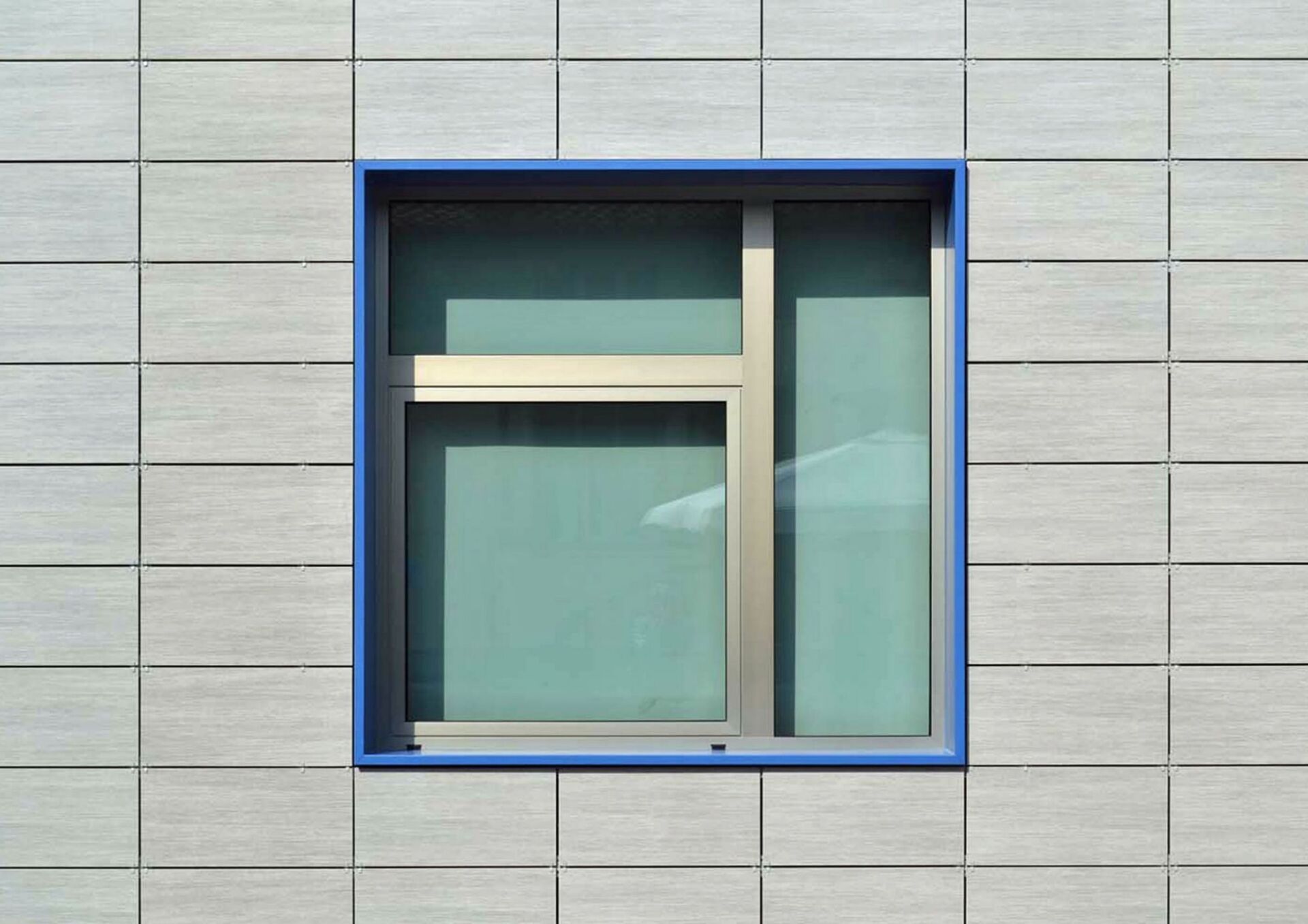 Dettaglio della parete ventilata e della finestra