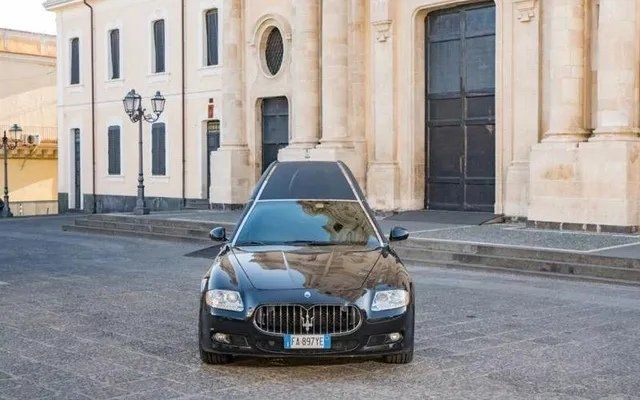 Auto per trasporto funebre