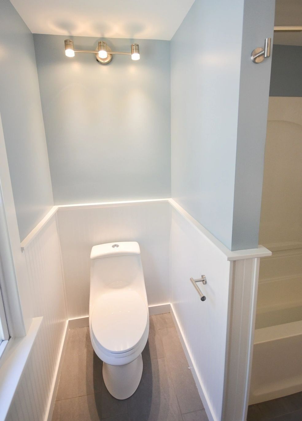 A small bathroom with a toilet and a bathtub