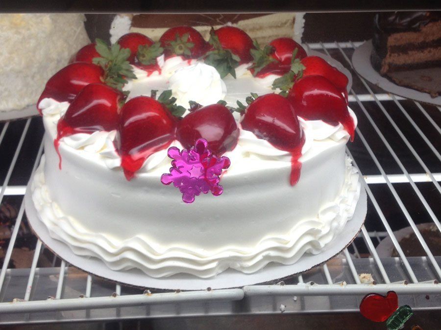strawberry cake side view