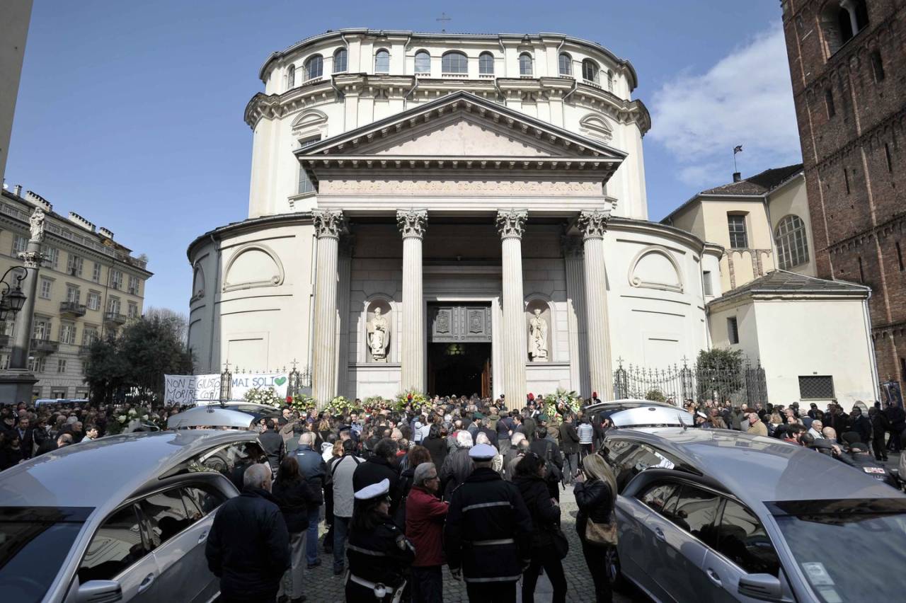 trasporto della salma in chiesa