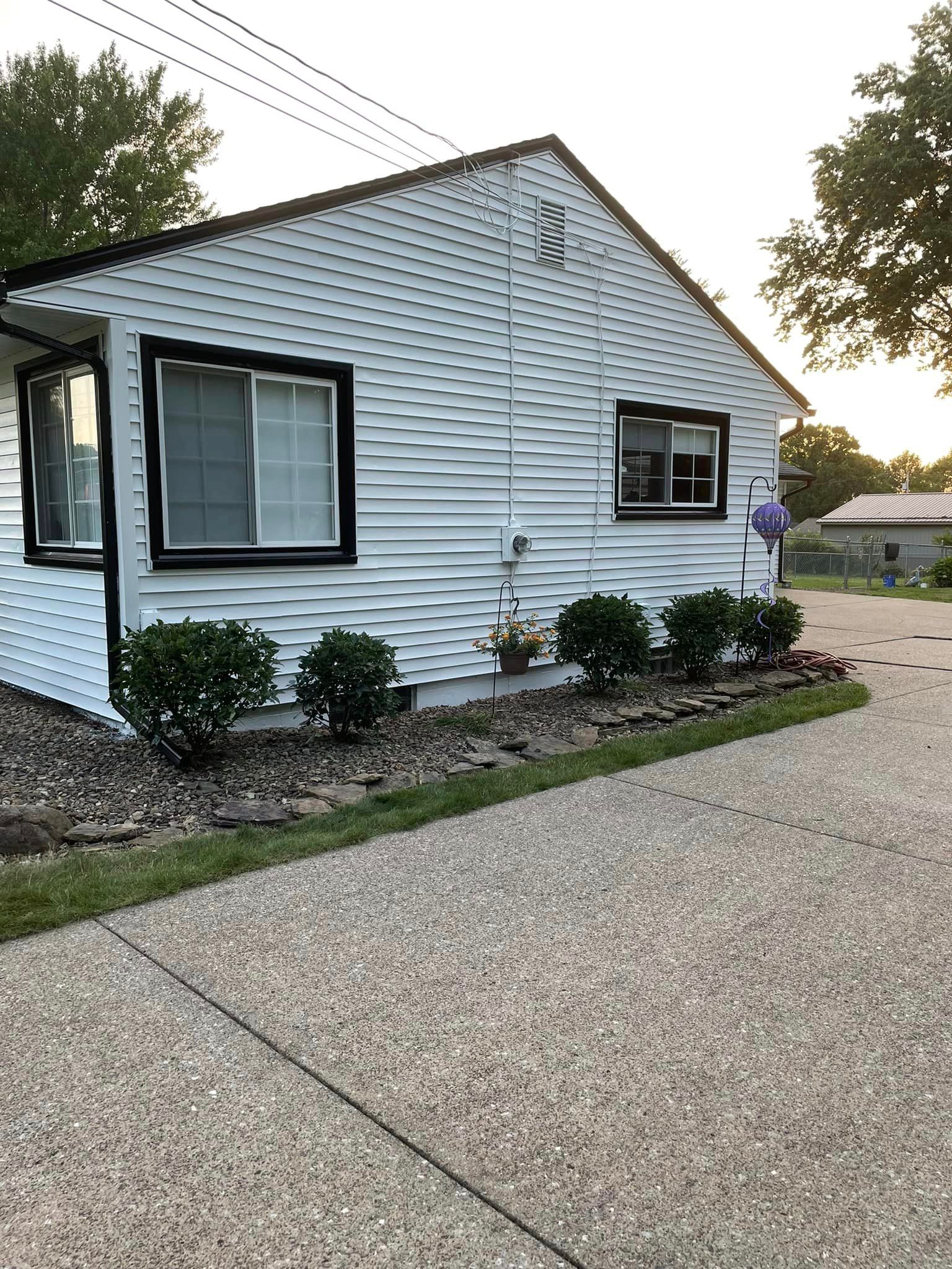 White House with Plants — Poland Township, OH — Donnadio Painting