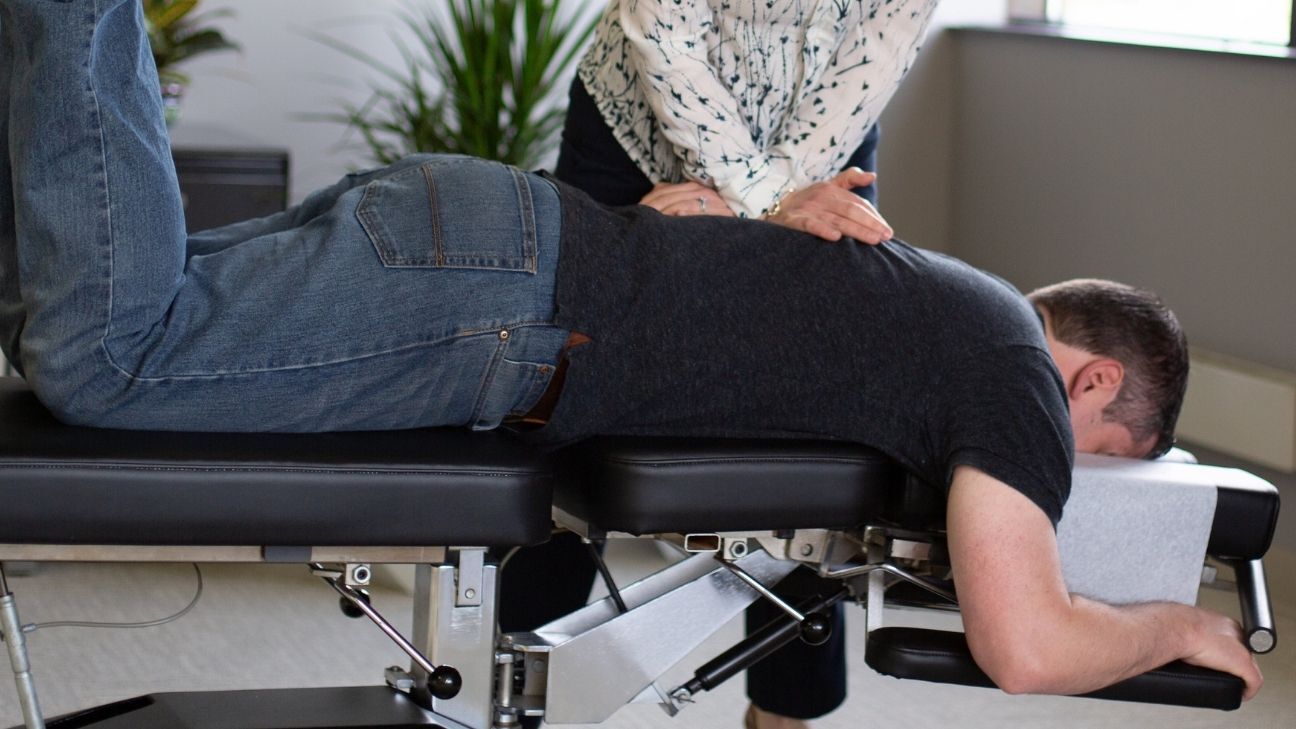 Why It Feels Amazing When A Chiropractor Cracks Your Back