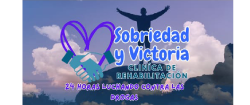 Logotipo con forma de corazón, manos estrechas y una persona con los brazos en alto. Texto en español: Sobriedad y Victoria. Clínica de Rehabilitación.