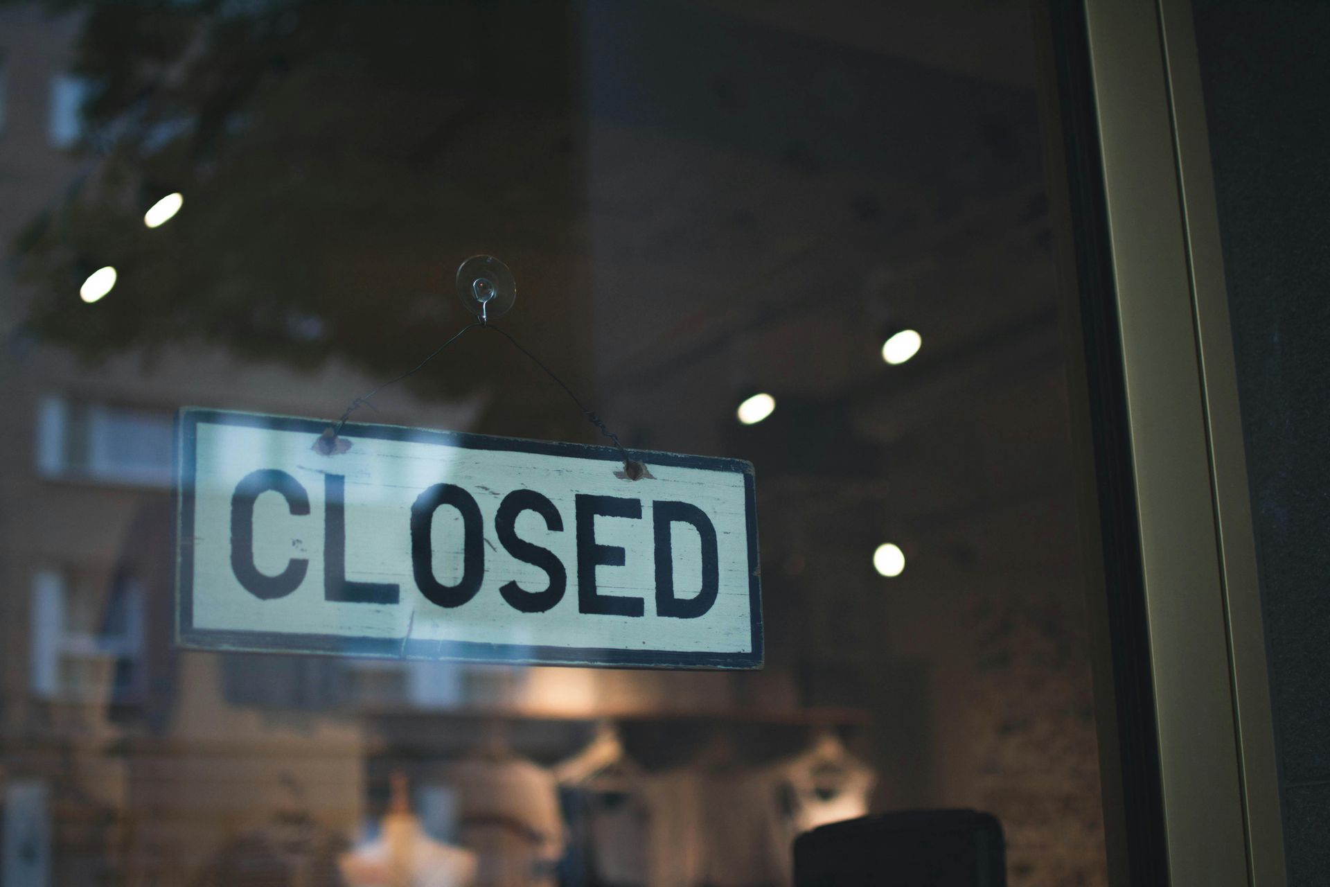 Picture of business with a closed sign.