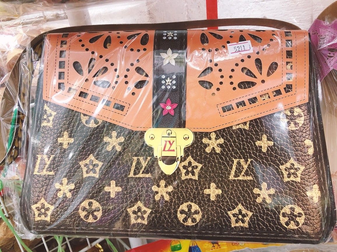 典雅镂空女皮包 和 女鞋