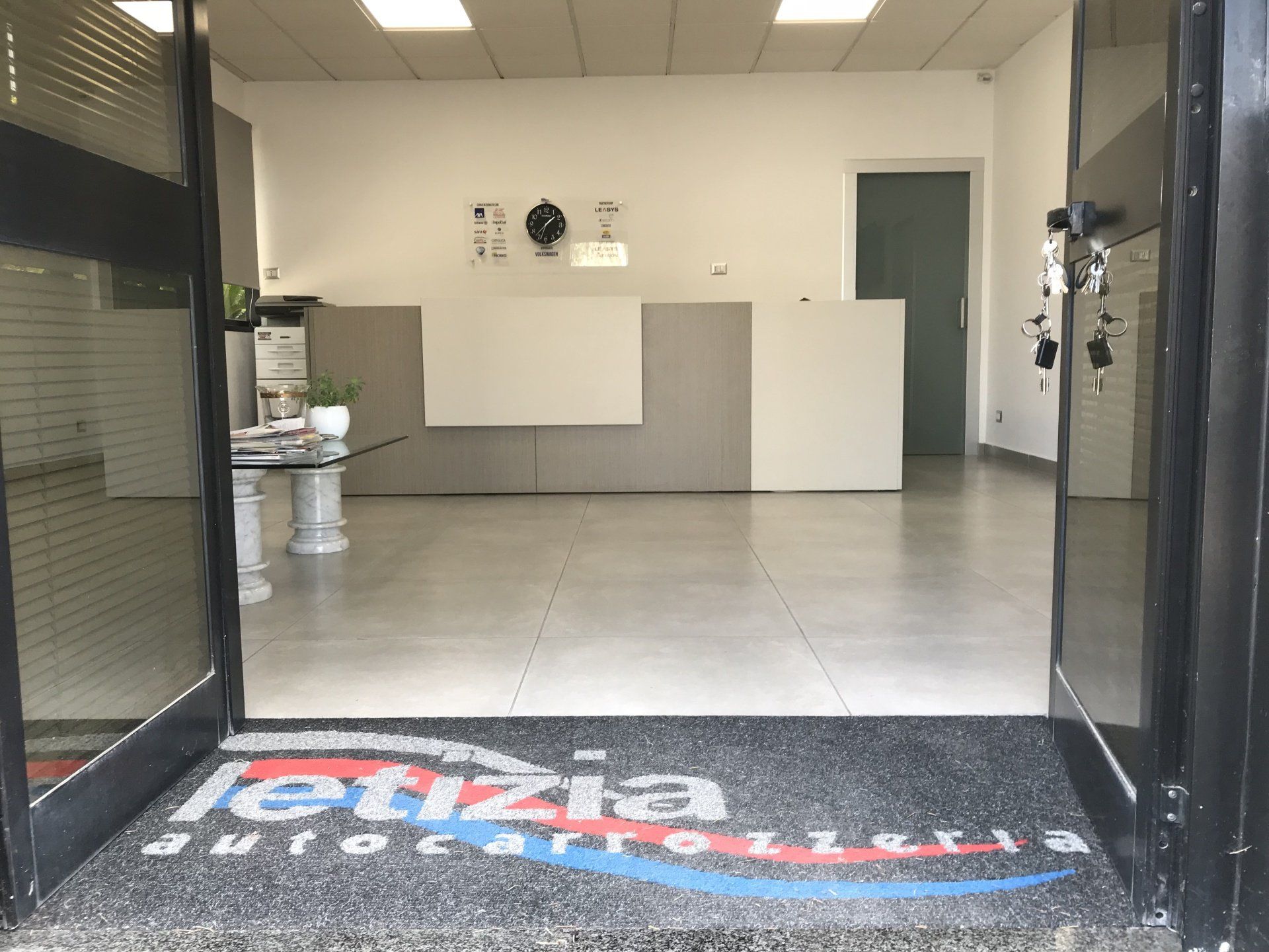 bancone all'ingresso dell'autofficina