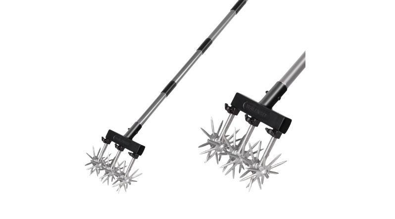 Aerator tool with spiky wheels