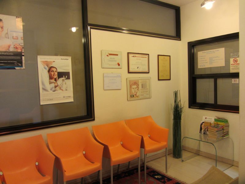 Sala d'attesa con poltroncine dello studio dentistico