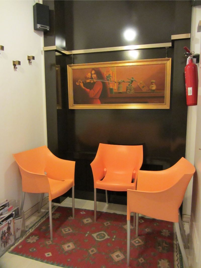 Angolo con poltrone per attesa