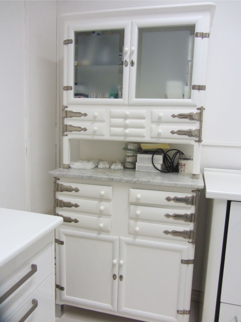 Dispensa con attrezzatura professionale sterilizzata