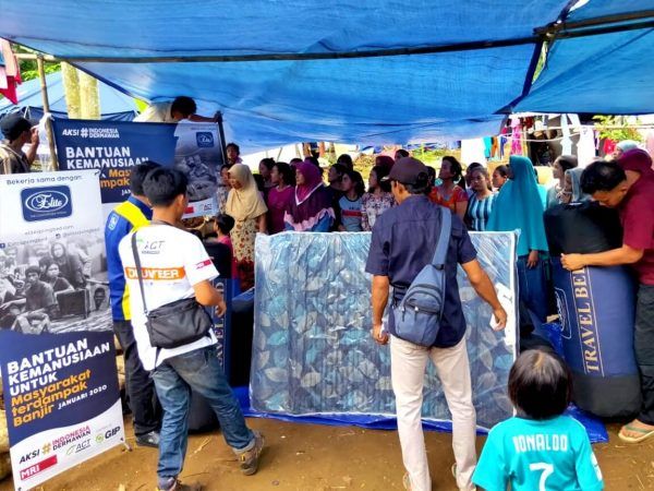 Penyerahan bantuan dari Elite Springbed
