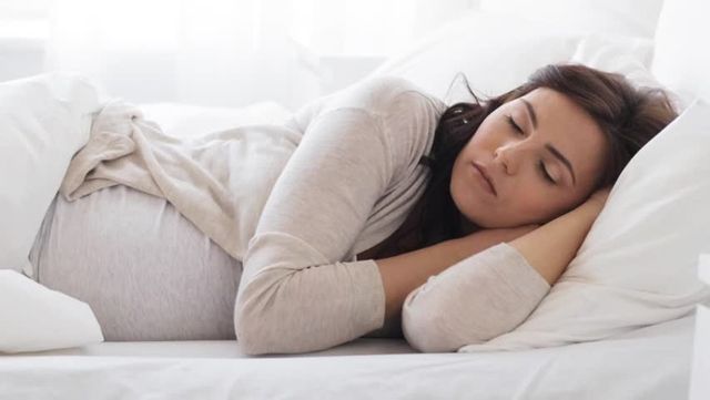 Tidur miring ke kiri saat hamil terasa sakit