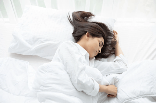 Posisi miring termasuk dalam 3 posisi tidur untuk menambah tinggi badan