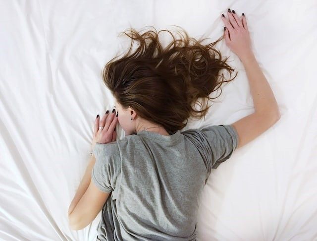 Sering Nyeri saat Haid? Intip Posisi Tidur untuk Mengurangi Nyeri Haid