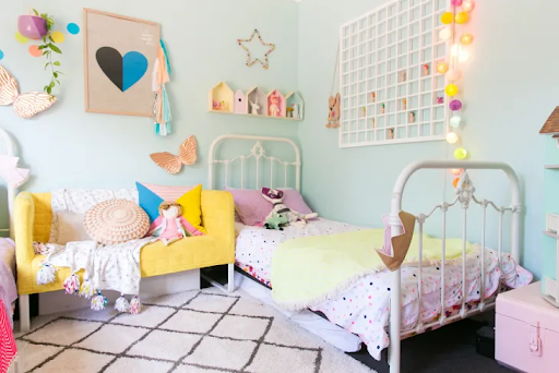 tempat tidur anak perempuan tema colourful